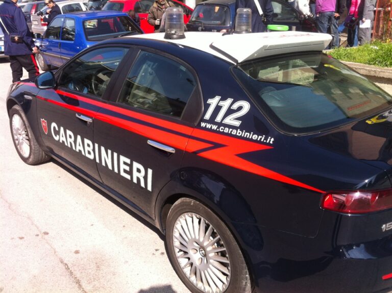 Napoli, sgominata la banda del cavallo di ritorno: 47 arresti