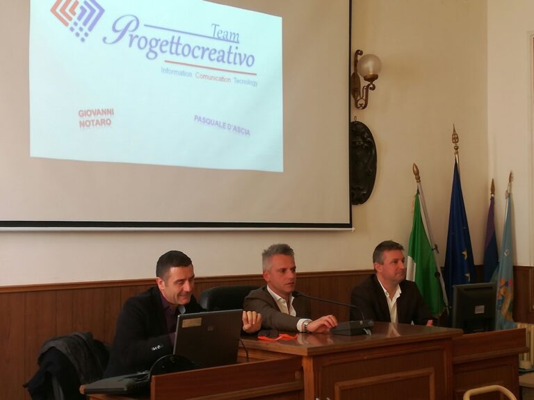 Ottaviano, presentata l’app interattiva “Comune In”. Il sindaco: “Amministrazione ancora più vicina ai cittadini”