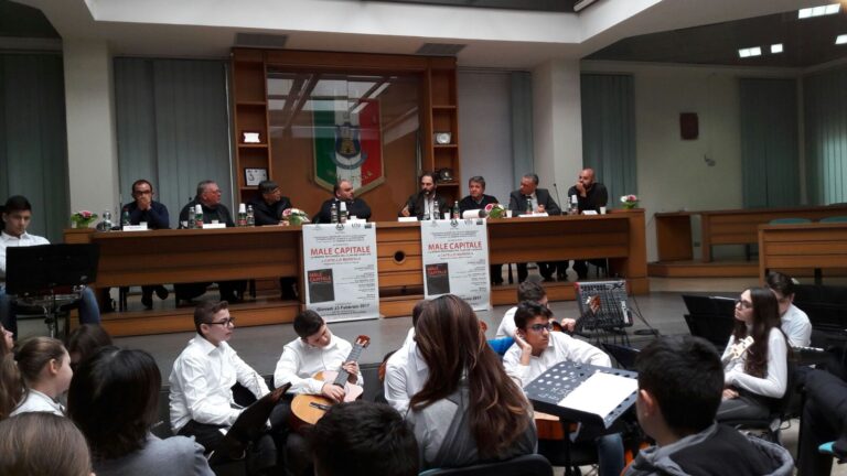 Orta di Atella, la scuola Stanzione alla presentazione di Male capitale