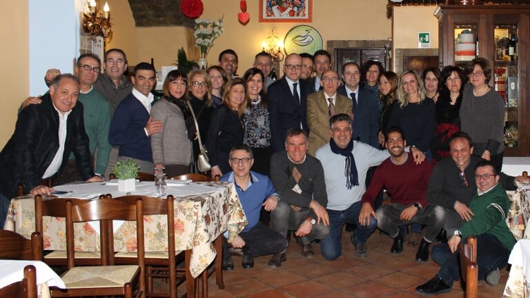Caserta, in pensione dopo 38 anni di servizio e mai un giorno di malattia: festa in Questura