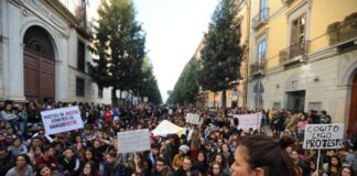 Caos provincia di Caserta, Moronese: non paghino gli studenti. Nuova interrogazione in Senato