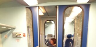 ‘Ho l’aids’, armato di siringa scatena il panico su treno Napoli-Sapri, in manette