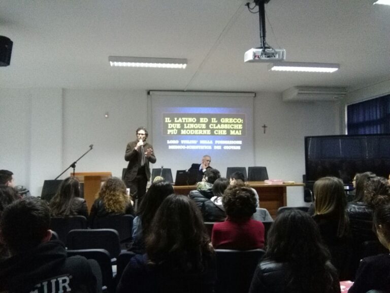Marcianise, al Quercia seminario su centralità del greco e del latino negli studi scientifici