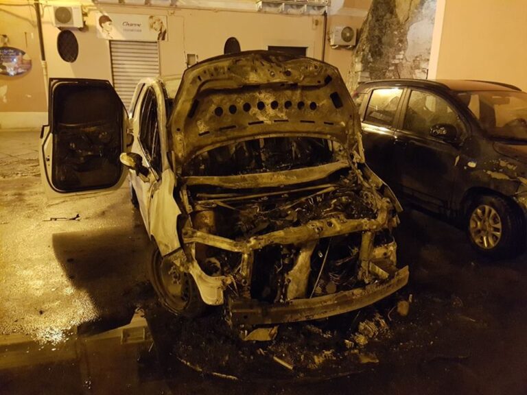 Choc ad Alife: incendiate due auto del sindaco Cirioli