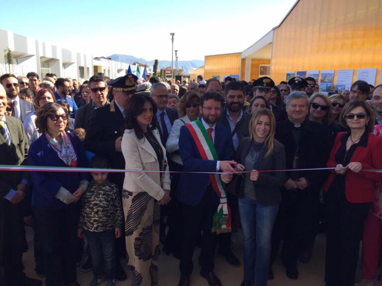 Acerra, inaugurato il campus Città della scuola