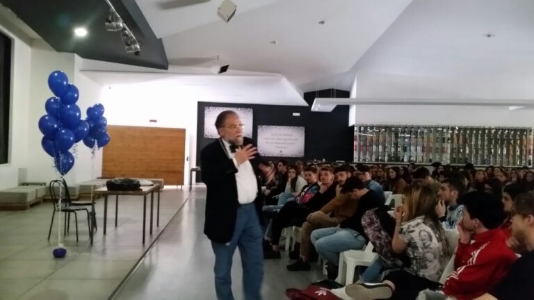 FOTO – Autismo, lodevole iniziativa al Liceo Artistico di Aversa: inclusione e integrazione per superare le differenze