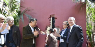 Napoli, il Rione Sanità rende omaggio a Totò: inaugurato monolite