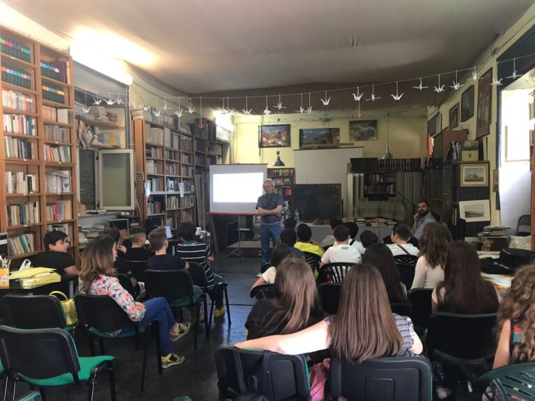 Villa di Briano: gli alunni del Calderisi visitano la libreria il Dono di Aversa