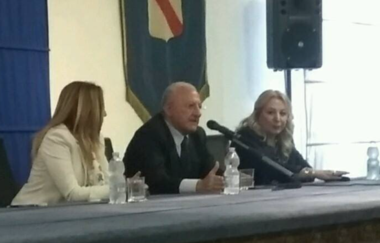 Caserta, De Luca incontra dirigenti scolastici: lunedì il bando per i fondi regionali