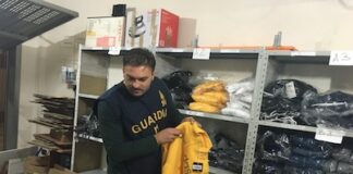 Marcianise: vendeva on-line prodotti contraffatti, beccato durante consegna a domicilio