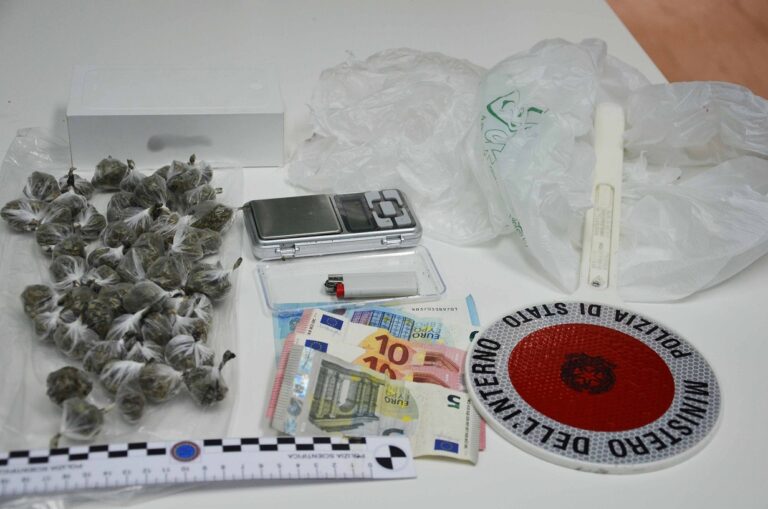 Cellole:  beccato con la droga, in manette ventenne