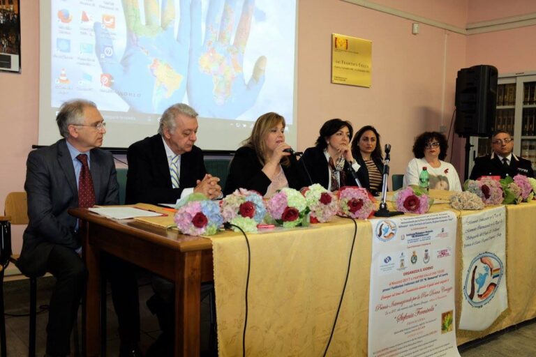 Femminicidio. Commozione e impegno al Premio per la Pace Donna Coraggio a Stefania Formicola