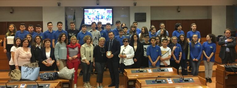 Ragazzi in aula, gli studenti dell’Uccella in Consiglio regionale con Bosco