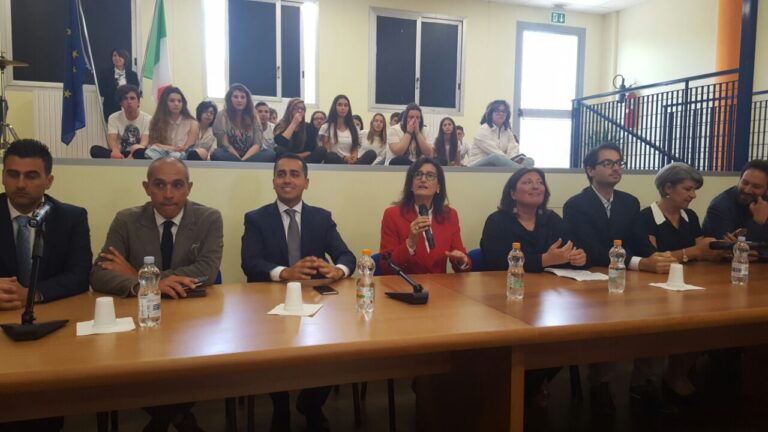 Benevento, M5S: Inaugurati i nuovi laboratori e aule al ‘Rampone’ con la restituzione dei tagli degli stipendi