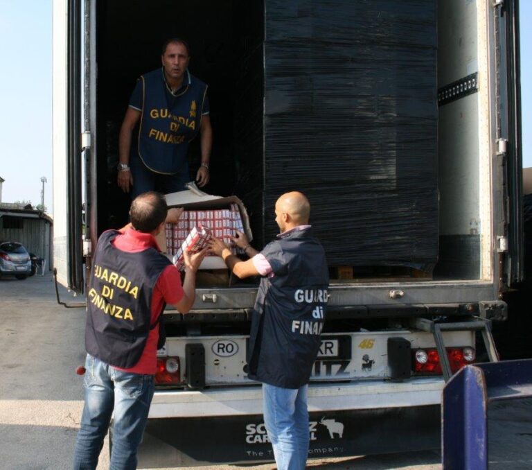 VIDEO – Teano: maxi sequestro sigarette contrabbando, un arresto. Avrebbero fruttato 2,5 milioni