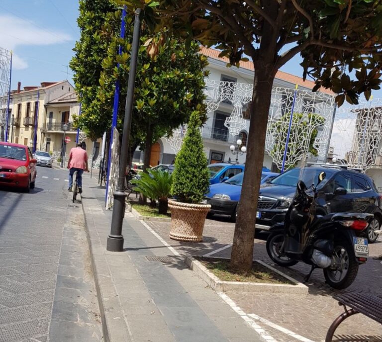 Cesa, installate le nuove fioriere