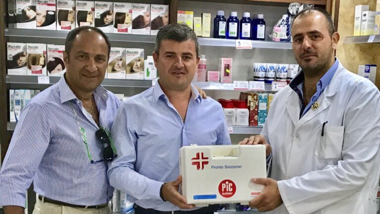 Cesa: la Farmacia Comunale dona medicinali per il primo soccorso alla Protezione Civile.