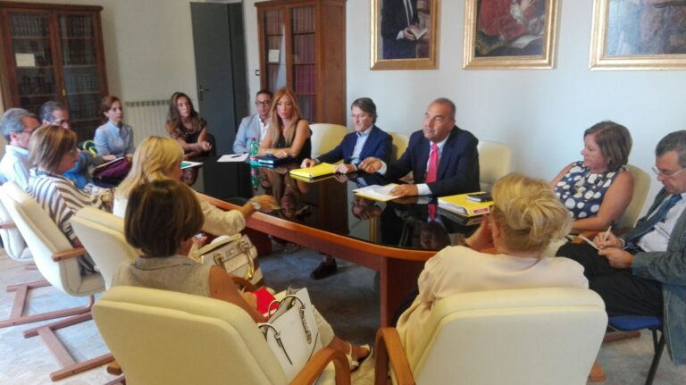 Aversa, scuola Rossi incontra dirigenti