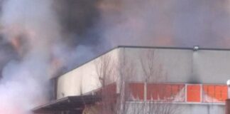 Impianto rifiuti in fiamme a Gricignano, la Rete di Cittadinanza e Comunità: istituzioni e organi di controllo dormono