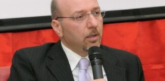 L’INCHIESTA Sant’Arpino, altro che Pulcinellamente: la rassegna scuola-teatro dovrebbe chiamarsi Soldinellamente. L’associazione-società di proprietà del direttore generale Elpidio Iorio ha incassato 80mila euro