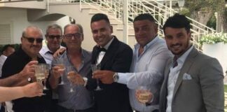 FOTO Orta di Atella, Nando D’Ambrosio eletto presidente dell’Assise dice già una “palla” colossale: “Ho posto fine a un ventennio buio”. Ma aveva lo studio a casa di Brancaccio e brindava con lui