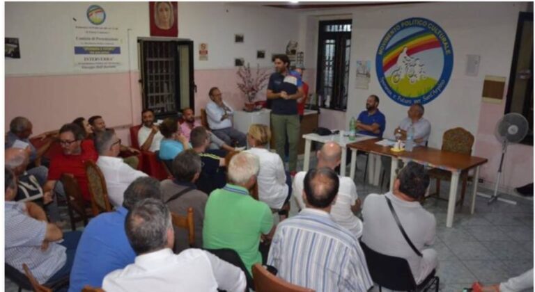 FOTO Sant’Arpino, il sindaco Dell’Aversana “Il Legalitario” è tornato in carica per il “partito dei tecnici” e per i “Guardiani della Galassia”. Strada “nuova” solo per il consigliere Vitale e le fioriere abusive continuano a fiorire