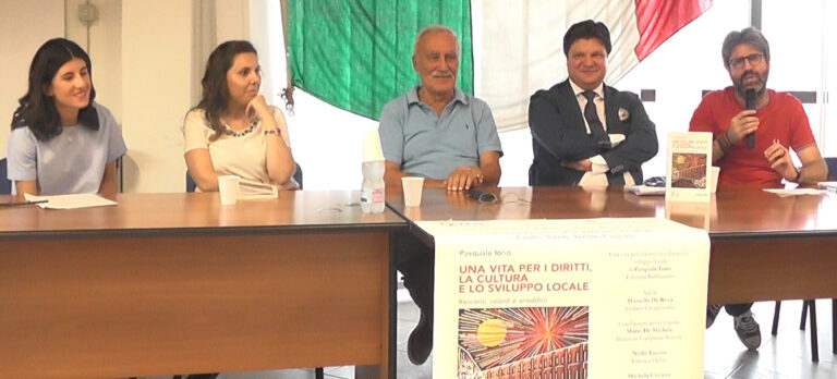 VIDEO INTEGRALE Casapesenna, grande successo per la presentazione del nuovo libro di Pasquale Iorio. Botta e risposta tra De Rosa e De Michele