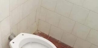 Orta di Atella, bagni della scuola media in pessime condizioni: si dimettono i rappresentanti di istituto. Mentre il consigliere Arena continua a farsi i selfie in stile Beautiful. Villano, che fisico!