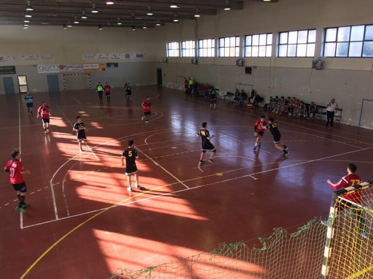 Orta di Atella, il Comune chiude il Palazzetto dello sport: gravissimi disagi per gli atleti della Polisportiva Atellana e per le loro famiglie. Se qualcuno vuole mettere le mani sulla struttura se lo scordi