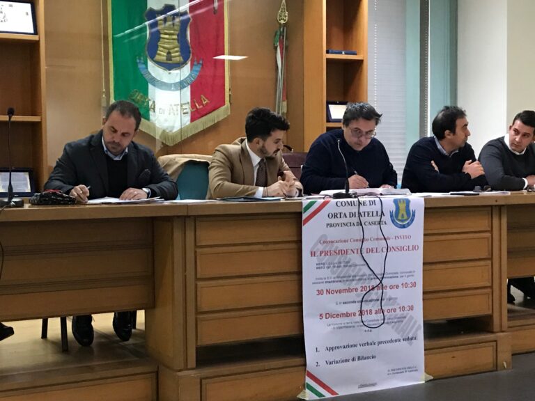 Orta di Atella, passa tra le polemiche la variazione di bilancio: maggioranza liquida tutto in un batter d’occhio