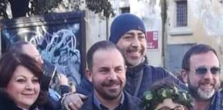 FOTO Orta di Atella, termosifoni spenti alla scuola “Don Milani”: la metà degli iscritti diserta le lezioni per protesta. Genitori infuriati mentre il sindaco Villano e il consigliere Arena si fanno i selfie