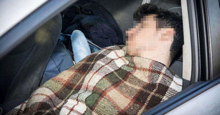 Caccia al maniaco sessuale nel Salernitano, chiede informazioni stradali e poi si masturba in auto