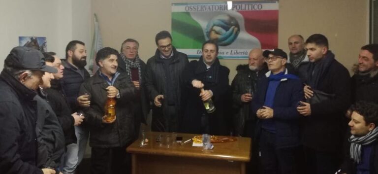 FOTO Gricignano: accordo con brindisi tra Osservatorio, Pd e Gim. Idee in Comune diserta l’incontro ma l’intesa è questione di ore. In giro nessun silos umano