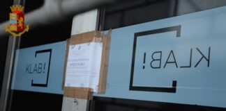 Chiusa la discoteca “Klab!” di Aversa, in una rissa un buttafuori estrae la pistola e crea il panico tra i clienti. In azione gli agenti del Commissariato: 6 persone denunciate