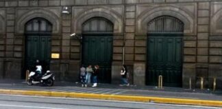 Carcere di Poggioreale una polveriera: detenuto muore per febbre, un altro tenta suicidio dando fuoco alla cella