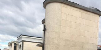 LE FOTO “Cappellopoli” al cimitero di Sant’Arpino, il suocero del sindaco ha costruito un grattacielo: il padre di Dell’Aversana “invade” il marciapiede. E Iovinella, Belardo e Coppola parlano di trasparenza, chiamate la Neuro!