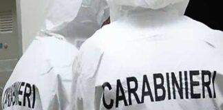 Orrore in Campania, donna trovata morta legata e imbavagliata: è giallo. Nessun segno di effrazione in casa né di violenza sul corpo