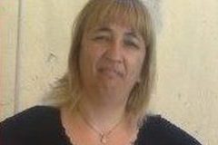 Una 44enne napoletana uccisa dal marito, bastonata brutalmente e strangolata con un cavo del telefono: era incinta