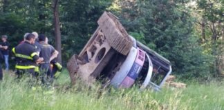 Tragedia in Campania, agricoltore muore schiacciato dal suo escavatore: si indaga