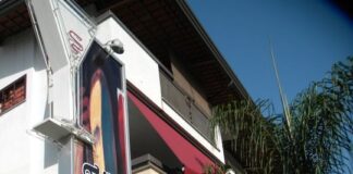 ESCLUSIVA Raid della camorra ad Orta di Atella, raffica di fucilate contro la Locanda degli Artisti: ingenti danni e panico tra i residenti. Il titolare è l’ex vicesindaco Giovanni Migliaccio