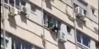 FOTO SHOCK Ospedale Santobono di Napoli, mamma di un bimbo malato si lancia nel vuoto dal terzo piano