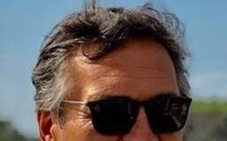 Il ginecologo Sagliocco, fratello del sindaco di Trentola Ducenta, ricostruisce la vicenda degli schiaffi presi da un pescivendolo del posto: “Sono legato a Tonziello da un’amicizia ventennale, non c’è mai stato uno screzio”