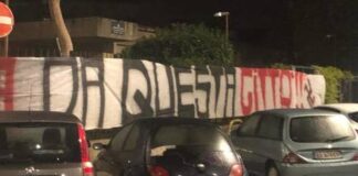 Shock in Campania, asilo nido avvolto da striscione con messaggio di camorra contro i pentiti. Svastica e firma del clan