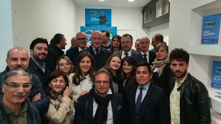 Casapesenna al voto, superato il quorum: Marcello De Rosa riconfermato sindaco. Ecco il nuovo consiglio comunale. Ora si deve liberare dei webeti