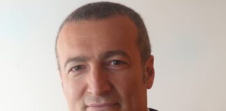 POST VERGOGNOSO Carinaro, l’ex vicesindaco Giuseppe Barbato mette in dubbio l’operato della Polizia di Aversa sulla chiusura del Panart: per lui gli onesti sono quelli che infrangono la legge. Solidarietà al commissario Gallozzi e ai suoi agenti