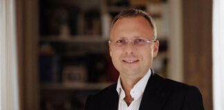 Comunali a Casoria, il candidato sindaco Bene apre la campagna elettale all’Uci Cinemas e presenta le otto liste che lo sostengono