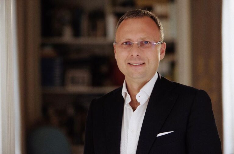Comunali a Casoria, il candidato sindaco Bene apre la campagna elettale all’Uci Cinemas e presenta le otto liste che lo sostengono