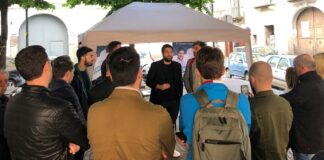 Comunali ad Aversa, in tanti all’iniziativa di Fiorenzano in piazzetta San Nicola: “Serve cambiamento, in passato si è pensato solo agli interessi personali”