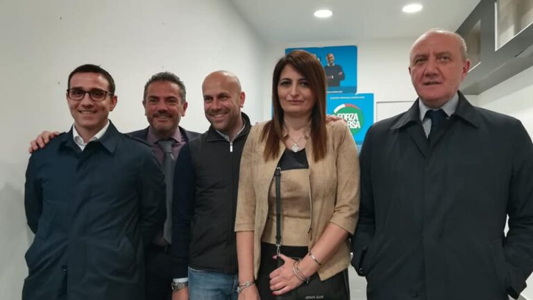 FOTOGALLERY Aversa, inaugurato il comitato del candidato sindaco Gianluca Golia: non abbiamo paura di nessuno, non ci facciamo imporre nulla dagli “stranieri”
