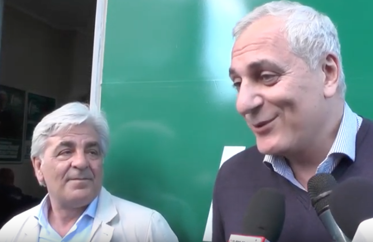 VIDEO INTERVISTA L’eurodeputato Caputo fa tappa a Teverola nel comitato elettorale di Lusini: “È un politico lungimirante, creare sinergia tra le istituzioni”. E poi: “Unire le forze per realizzare la metropolitana”